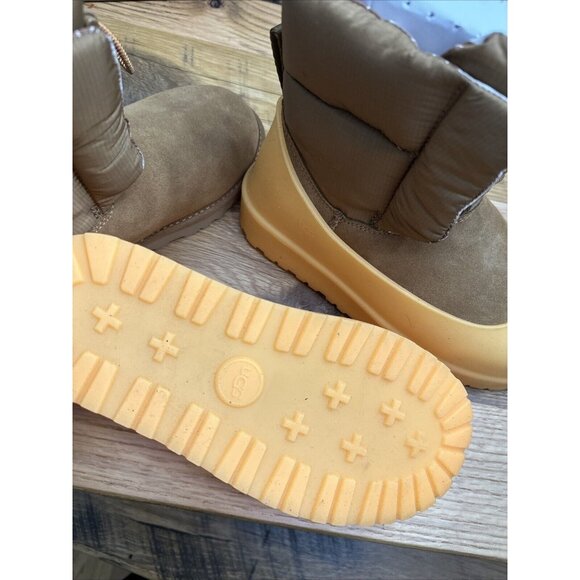 UGG womens NEW Classic Maxi Toggle boots 6 weatherproof cover - Picture 14 of 15